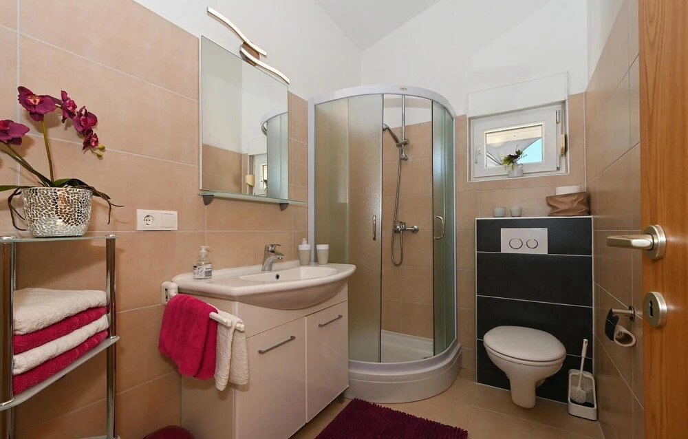 Awesome Apartment in Okrug Gornji With Wifi and 1 Bedrooms