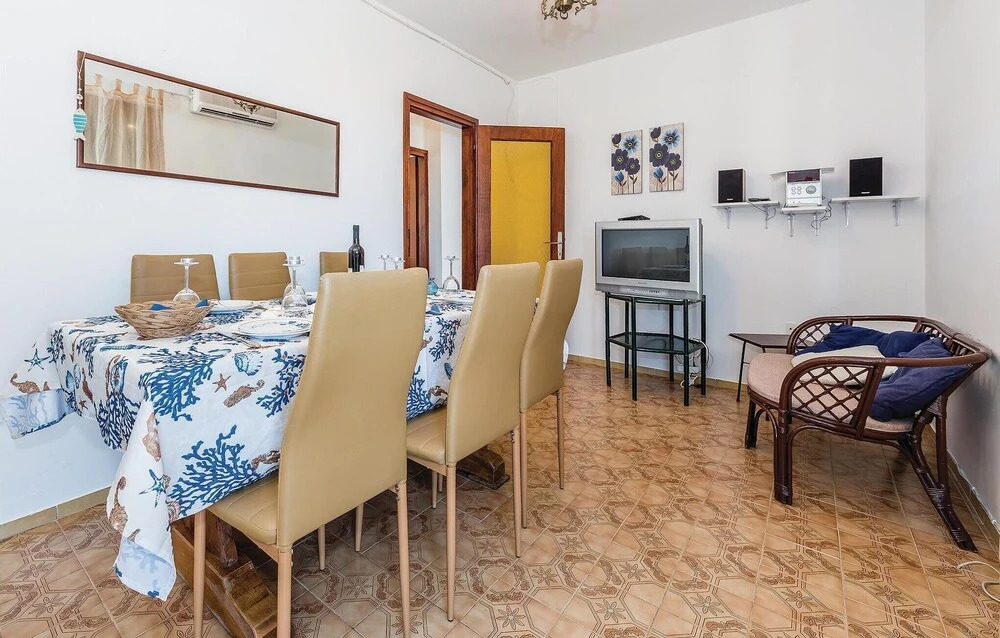 Four-Bedroom Holiday Home In Zaboric