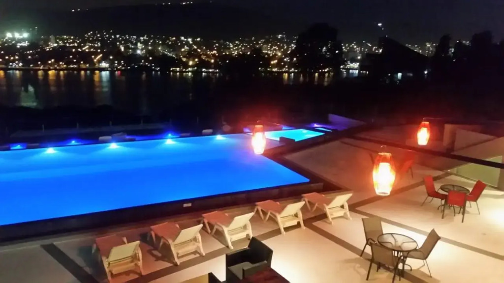 Domus Lake Resort
