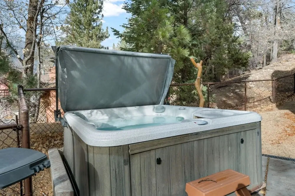 31 - Serenity Pines 4 Bedroom Home by Redawning