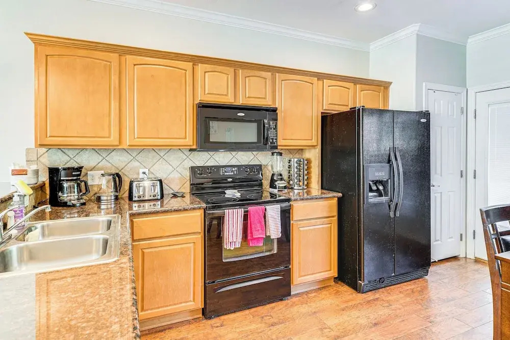 2 Mi to Texas A&m: Unit w/ Pool & Hot Tub Access