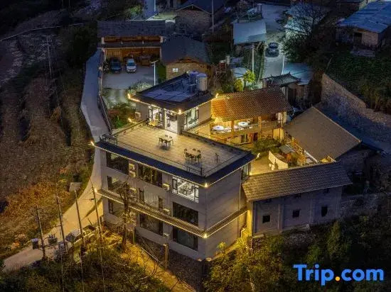 Hill Retreat | Mantu · Banshan Cliff Designer's Boutique Stay (Tiger Leaping Gorge Scenic Area)