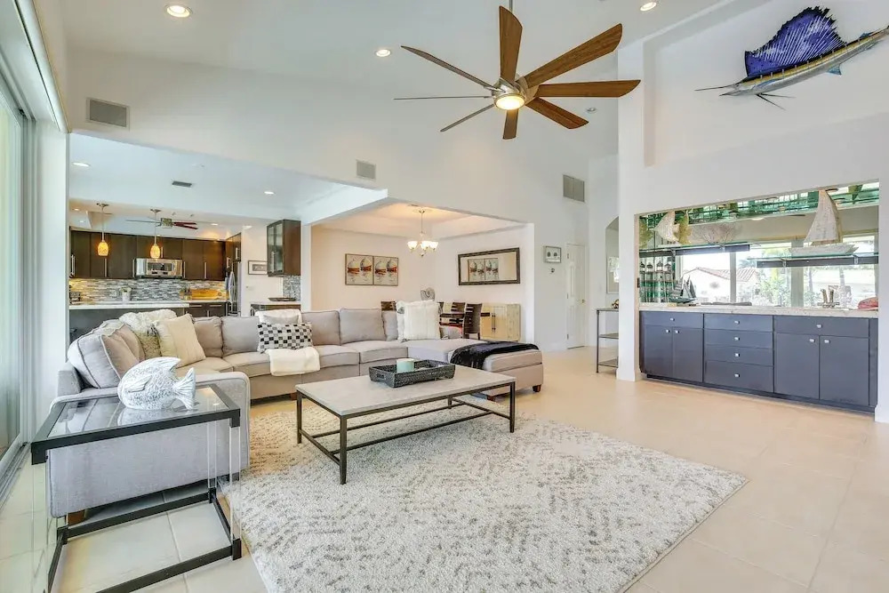 Canal Access & Pool: Lighthouse Point Getaway!
