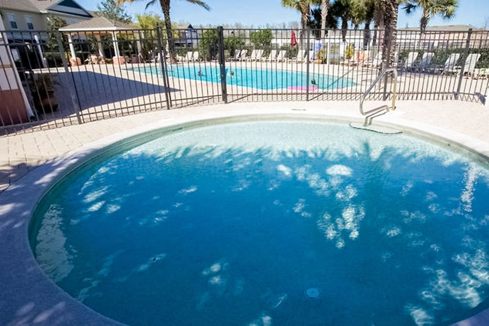 Gated-entry Townhome, With Shared Pool, Central AC, Near Theme Parks