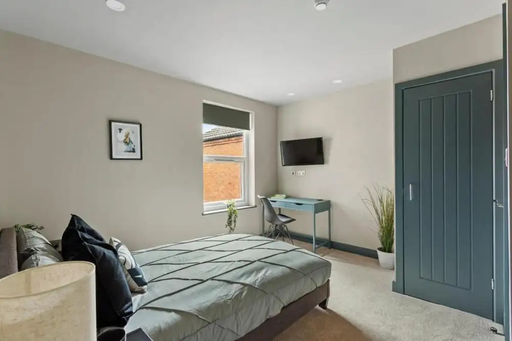 Room 5 25 Meriden Street
