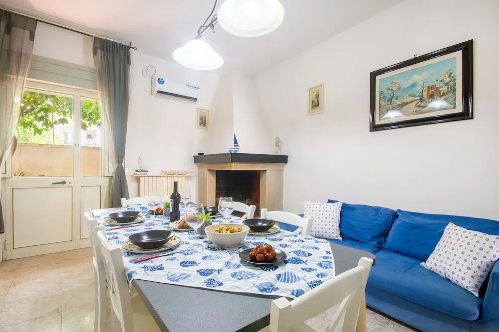 Air-conditioned Villa 300 Meters From Porto Cesareo Beach With Parking