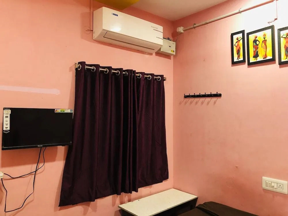 Hotel Varsha