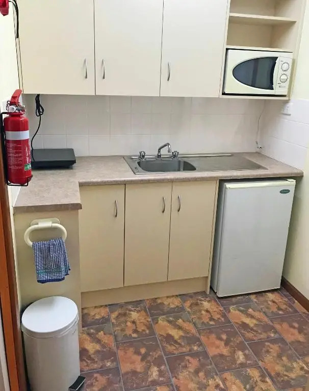 Lake Albert Motel
