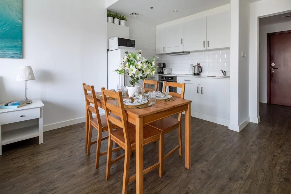 Rustic And Vibrant Studio Apartment In Downtown Dubai