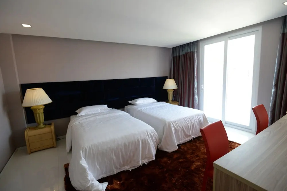 The Palm Suites