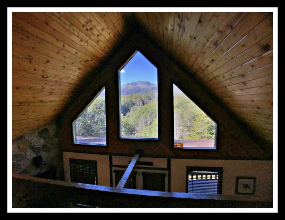 Shaconage 2 Bedrooms 1.5 Bathroom Cabin