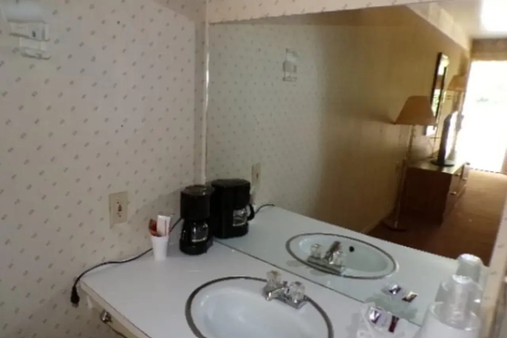 OYO Holiday Capri Motel & Rv Park