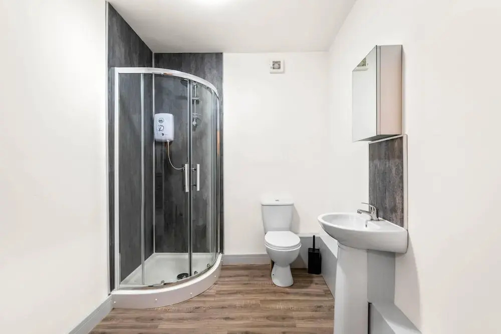 2 Bdr Modern Living in The Old Bank Hse