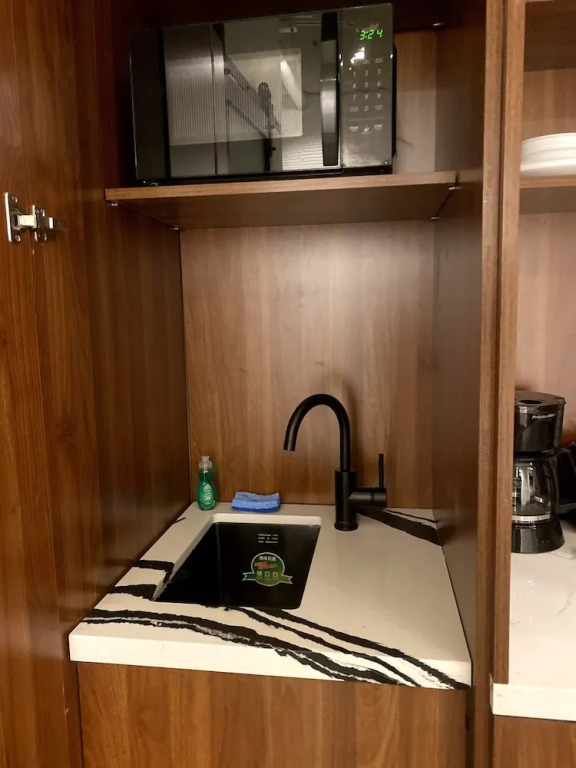 424 Gold Way - Studio Apt. 401