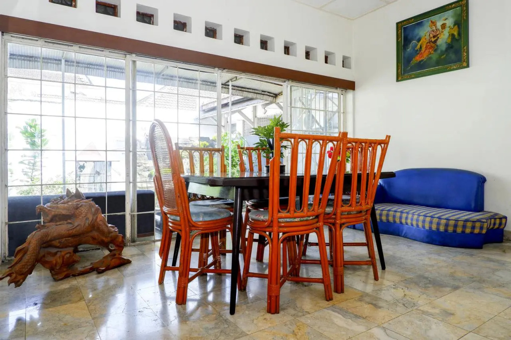 OYO 1196 Hotel Pura Puspa Rosa