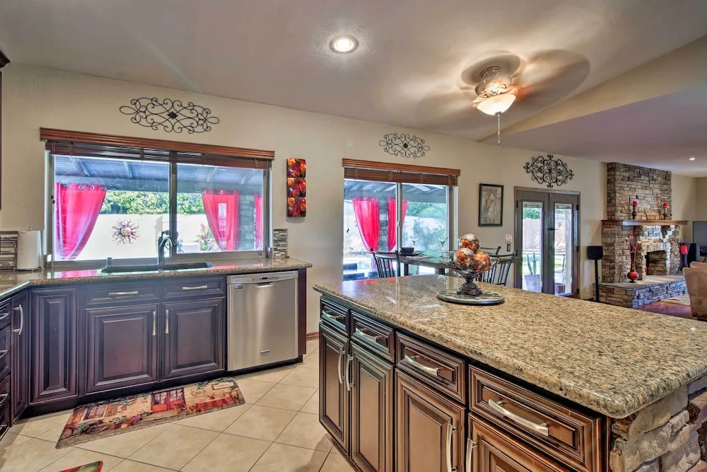 Pool, Bar & Game Room: Red Mountain Mesa Oasis