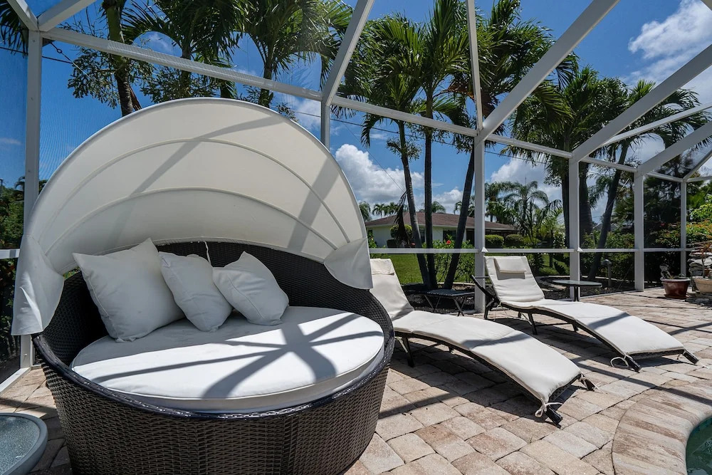 Barefoot Hideaway, With Spa And Pool 3 Bedroom Home by RedAwning