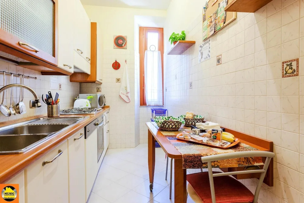 Apartment with 3 Bedrooms in Roma, with Wonderful City View And Wifi - 10 Km From the Beach