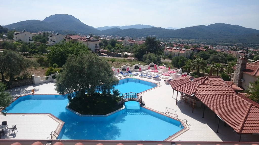 Sunshine Holiday Resort