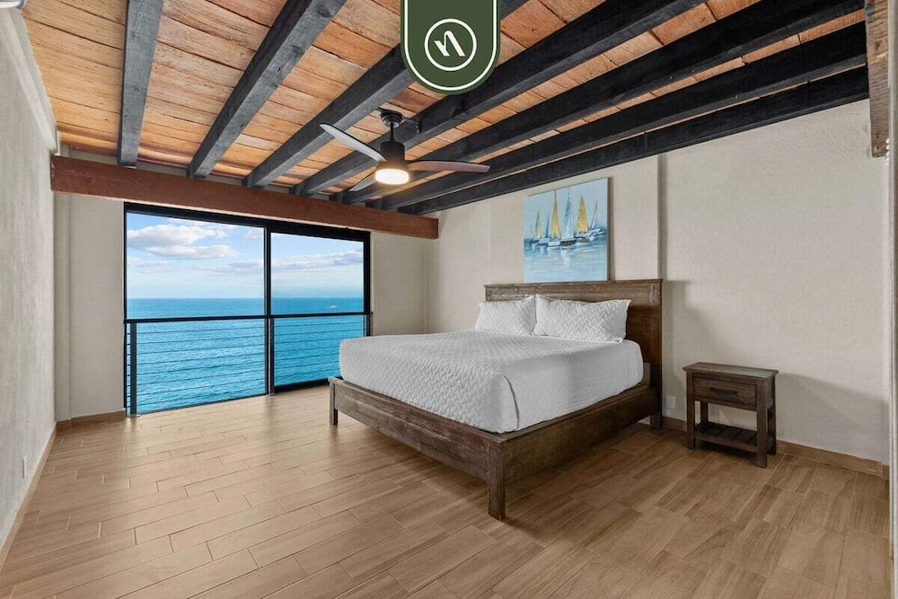 Oceanfront 2 BR Condo With Spectacular View - Pool
