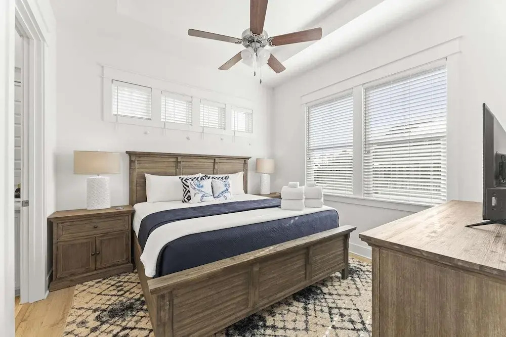 Rhema Beach Haus 2BR Luxury Retreat