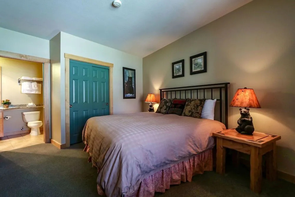 Sunstone 208 Updated Ski-In Ski-Out Condo At Sunstone Lodge with Great Complex Amenities by RedAwning