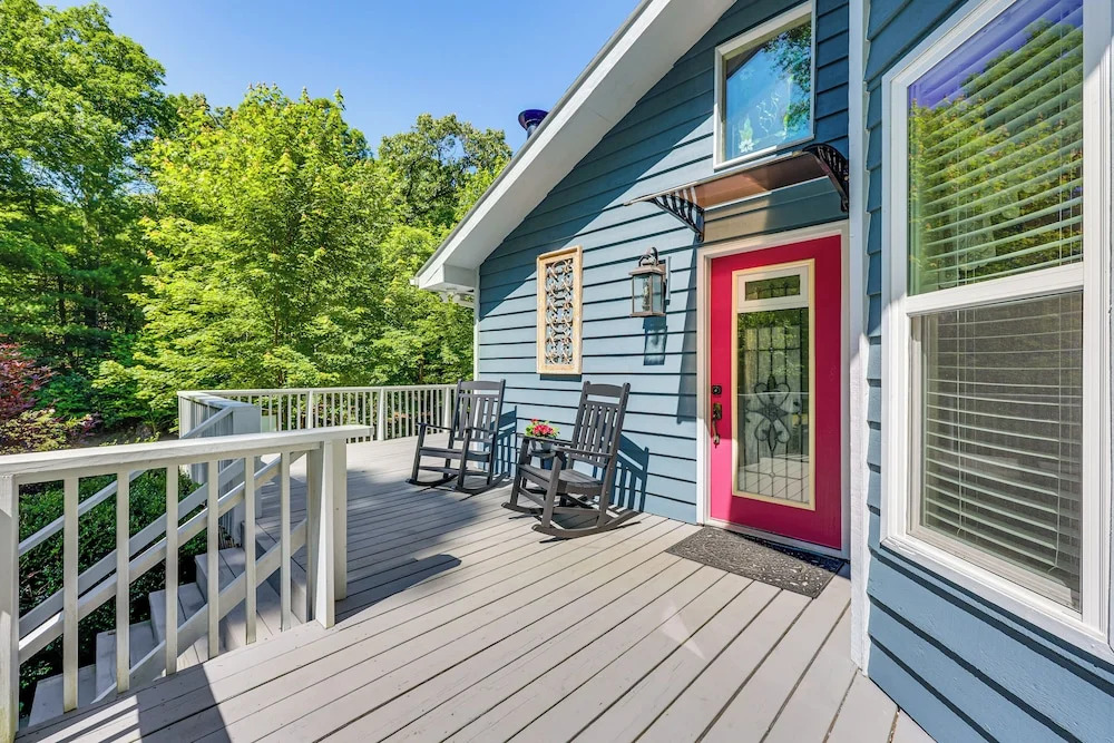 Hot Tub, Fire Pit: Family-friendly Murphy Home