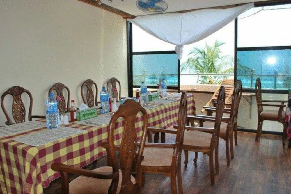 Loona Hotel