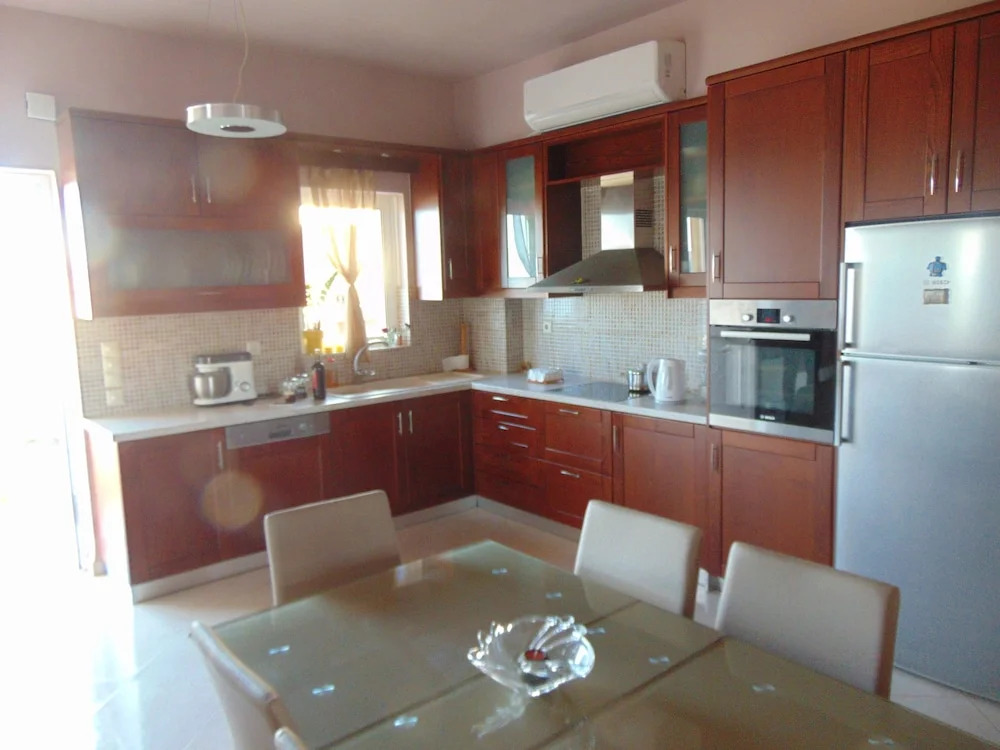 Comfy Beachfront Litinas Casa With Seaview