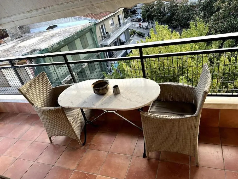 Central Luxury Apartment with huge balcony