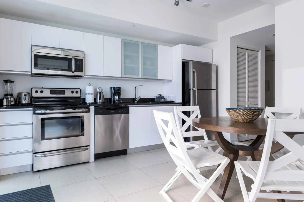 Dharma Home Suites Miami Beach at Monte Carlo