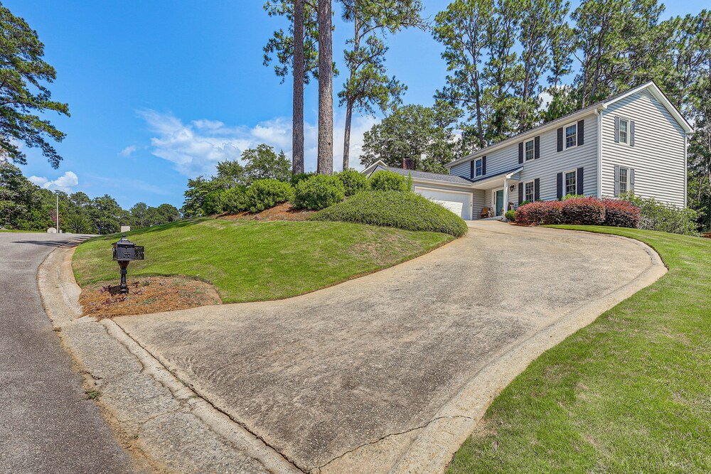 Pool & Tennis Court Access: Home in Warner Robins