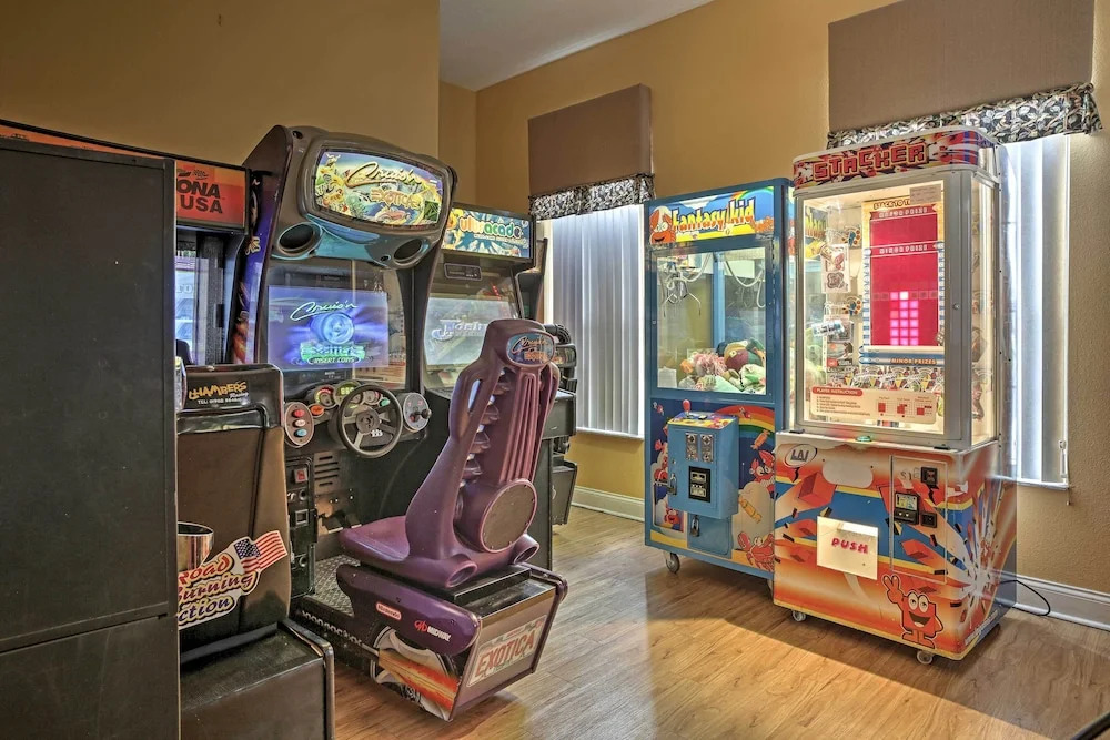 5 Mi to Disney: Emerald Island Resort Condo!