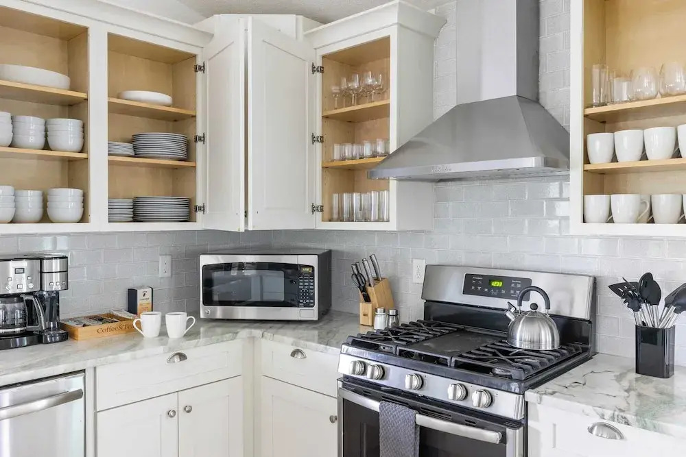 Sleeps 18! 2 Homes, Hot Tub, Game Room, Walk to the Beach Haven & Hidden Grove