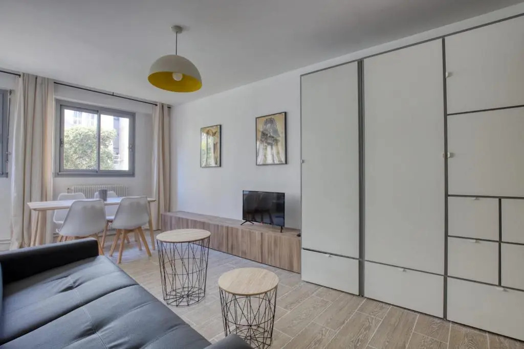 Superb Apartment Near The Bassin De La Villette