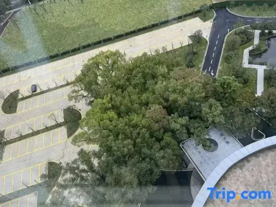 Luojia Hills Hotel