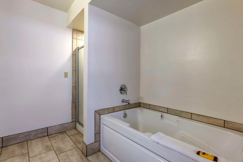Best Western Plus Scottsdale Thunderbird Suites