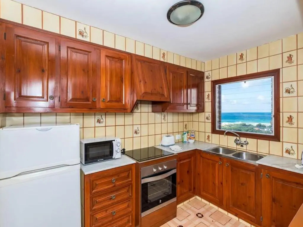 Casa Lucia - 2 bedroom family villa with large spacious pool area - Sea views