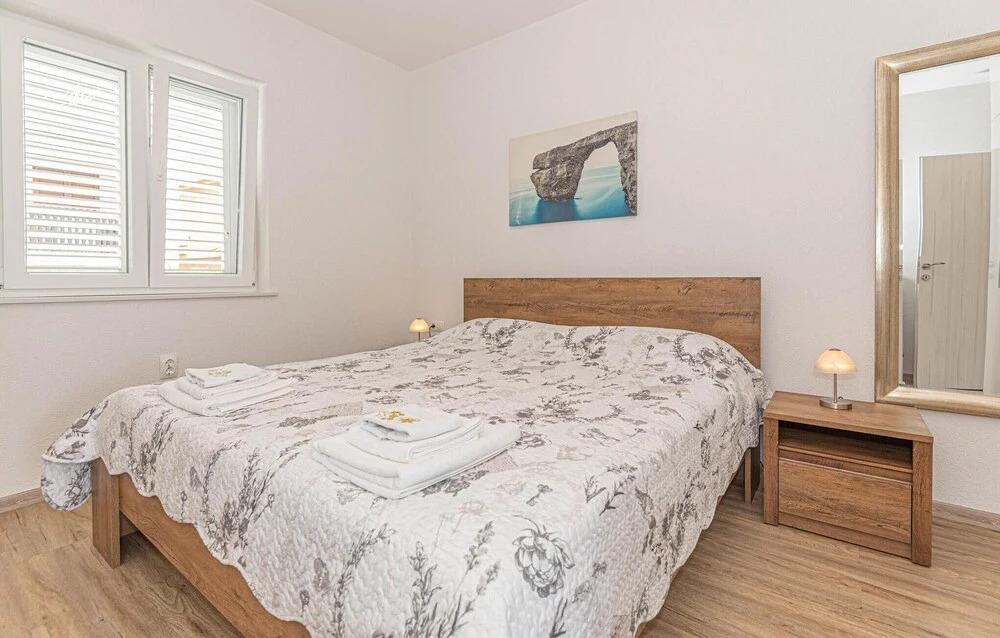Nice Apartment in Pirovac With Wifi and 2 Bedrooms