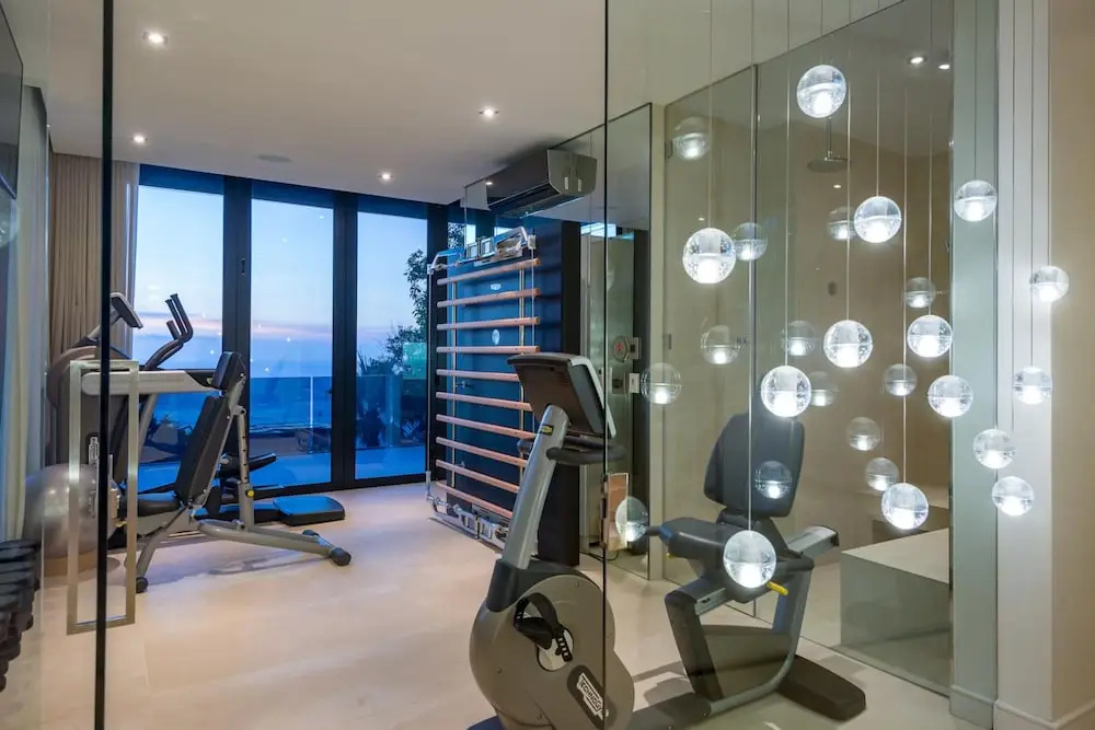 Camps Bay Luxury 5 Star 5 Bed w Gym Majestic Villa