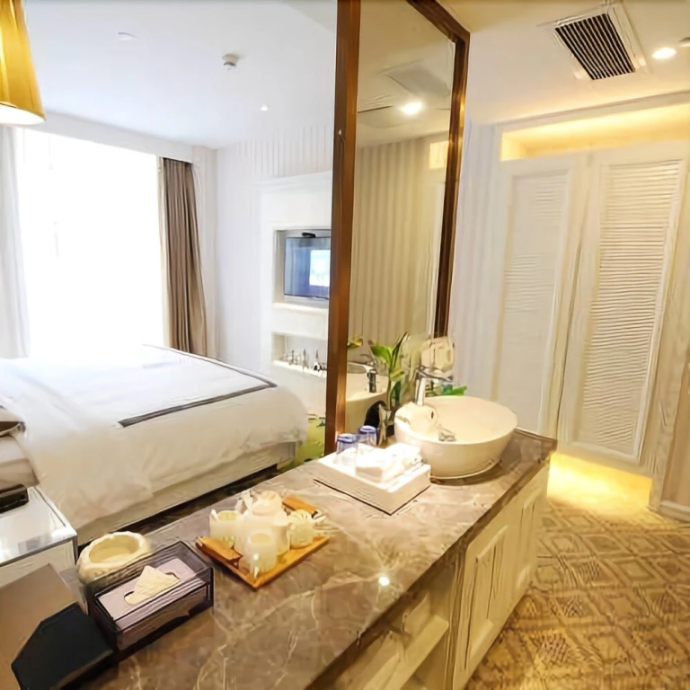 Lock Hotel
