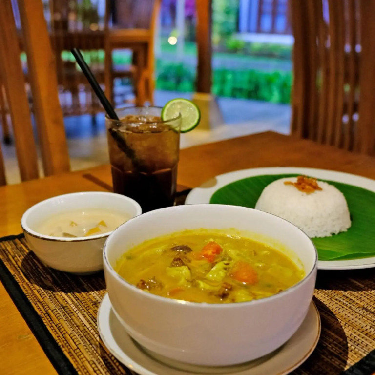 The Nalaya Hotel & Resto