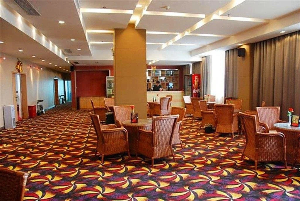 Yue Hotel (Wuhan University of Technology Wenzhi Street Subway Station)