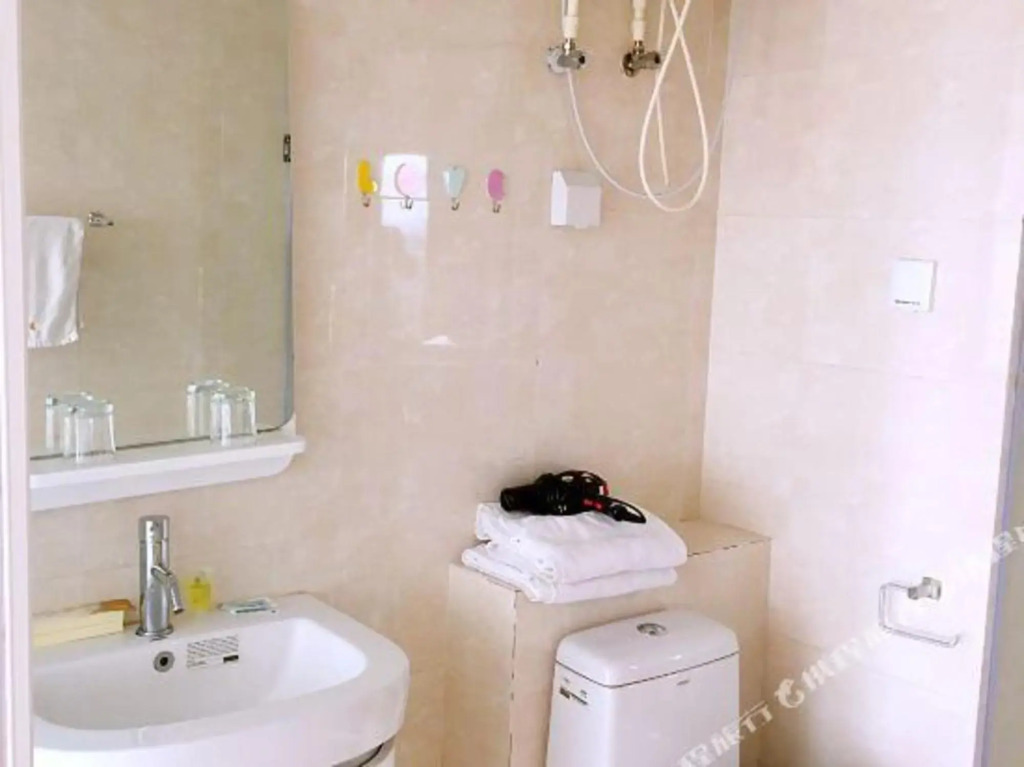Jinhai Fengqing Holiday Hostel