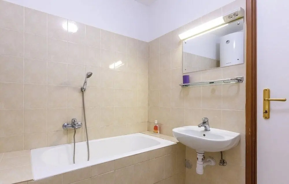 Dino - Spacious Near City Centre - A1