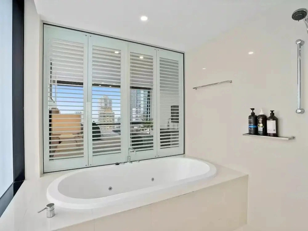 Scenic View 2 Bedroom Apartment - Pools, Gym and Secure Parking