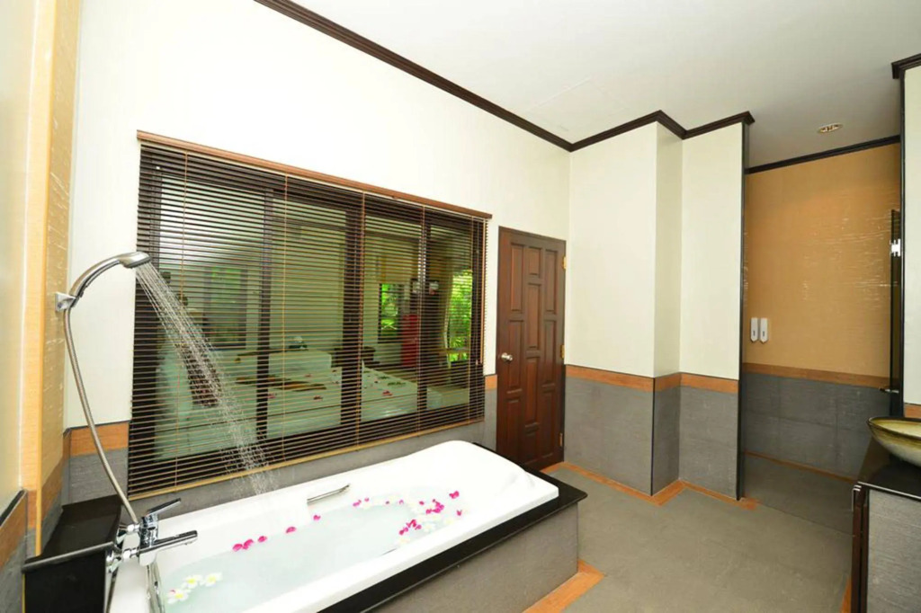 Naiharn Garden Villa