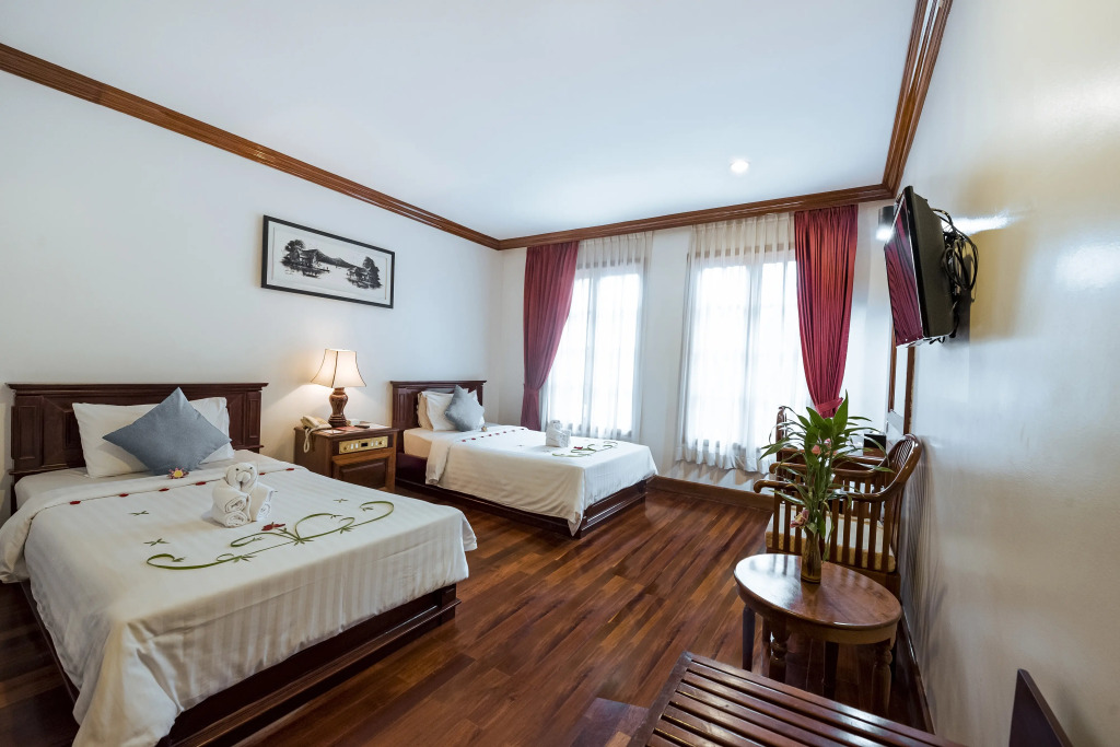The Suite By Royal Crown Hotel