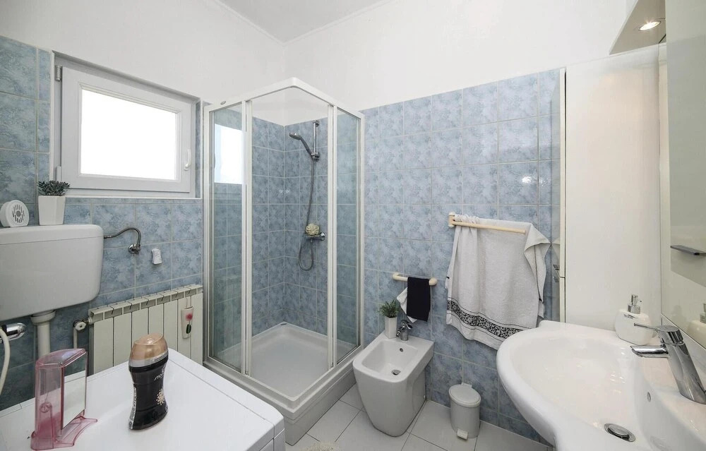 Amazing Home in Brodarica With Wifi and 3 Bedrooms