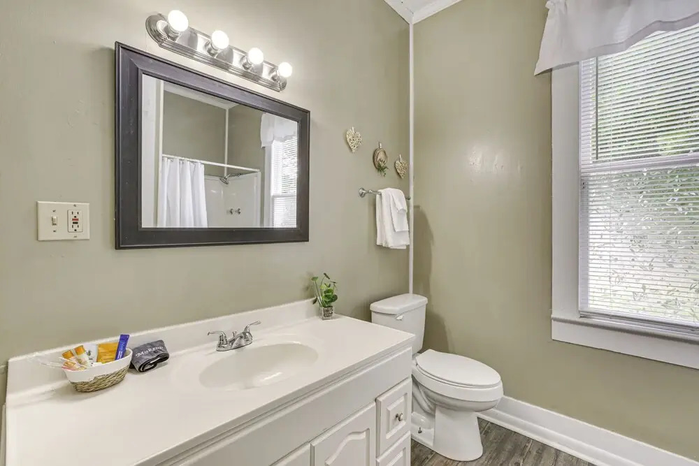 Historic District Haven! Walk Downtown + Fast Wifi